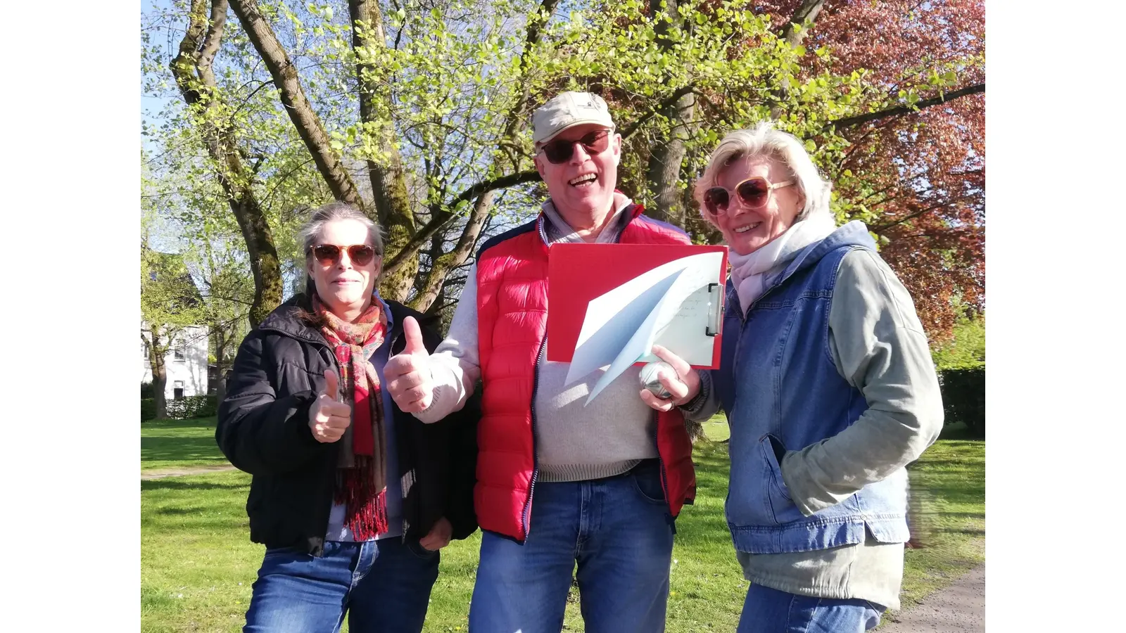 Die „Parkbouler 2“ freuen sich über das Losglück in ihrer Gruppe. (Foto: privat)