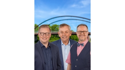 V.l.n.r.: Timo Wildhagen, Fraktionsvorsitzender in Niedernwöhren, Dietmar Mensching, Fraktionsvorsitzender in Meerbeck, Jörg Rohrßen, Spitzenkandidat in Nordsehl. (Foto: Privat)