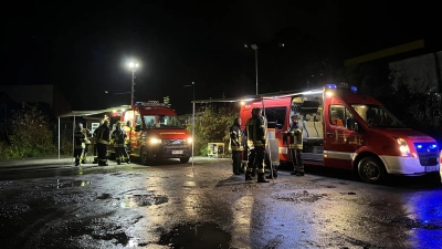 An der Einsatzstelle: Der Einsatzleitwagen der Samtgemeinde Sachsenhagen sowie die Drohne der IuK-Einheit. (Foto: Feuerwehr)