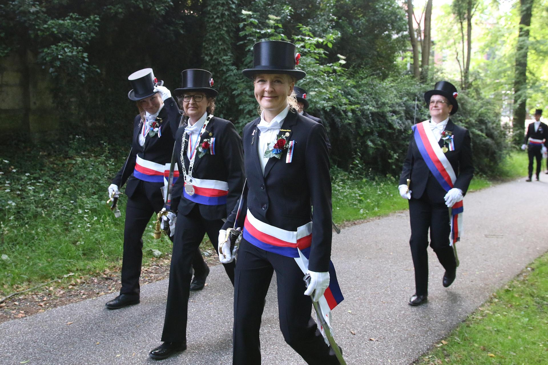 Die Stadthäger haben am Mittwoch den Start des Schützenfestes fröhlich gefeiert.  (Foto: bb)