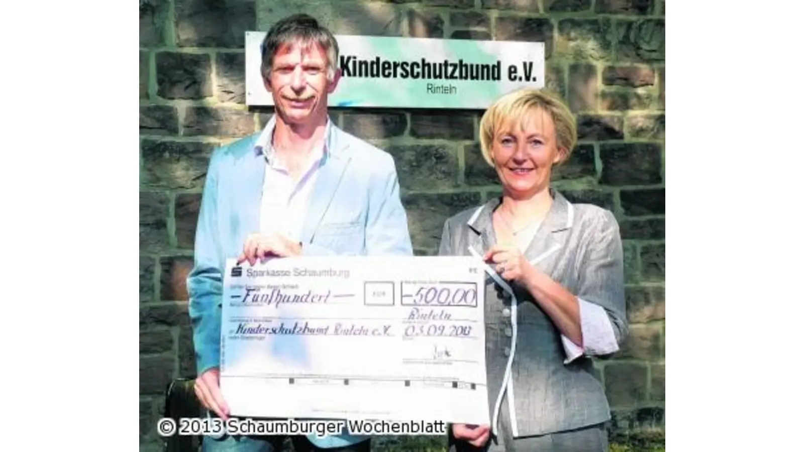 Zahnärzte spendieren dem Kinderschutzbund 500 Euro (Foto: km)
