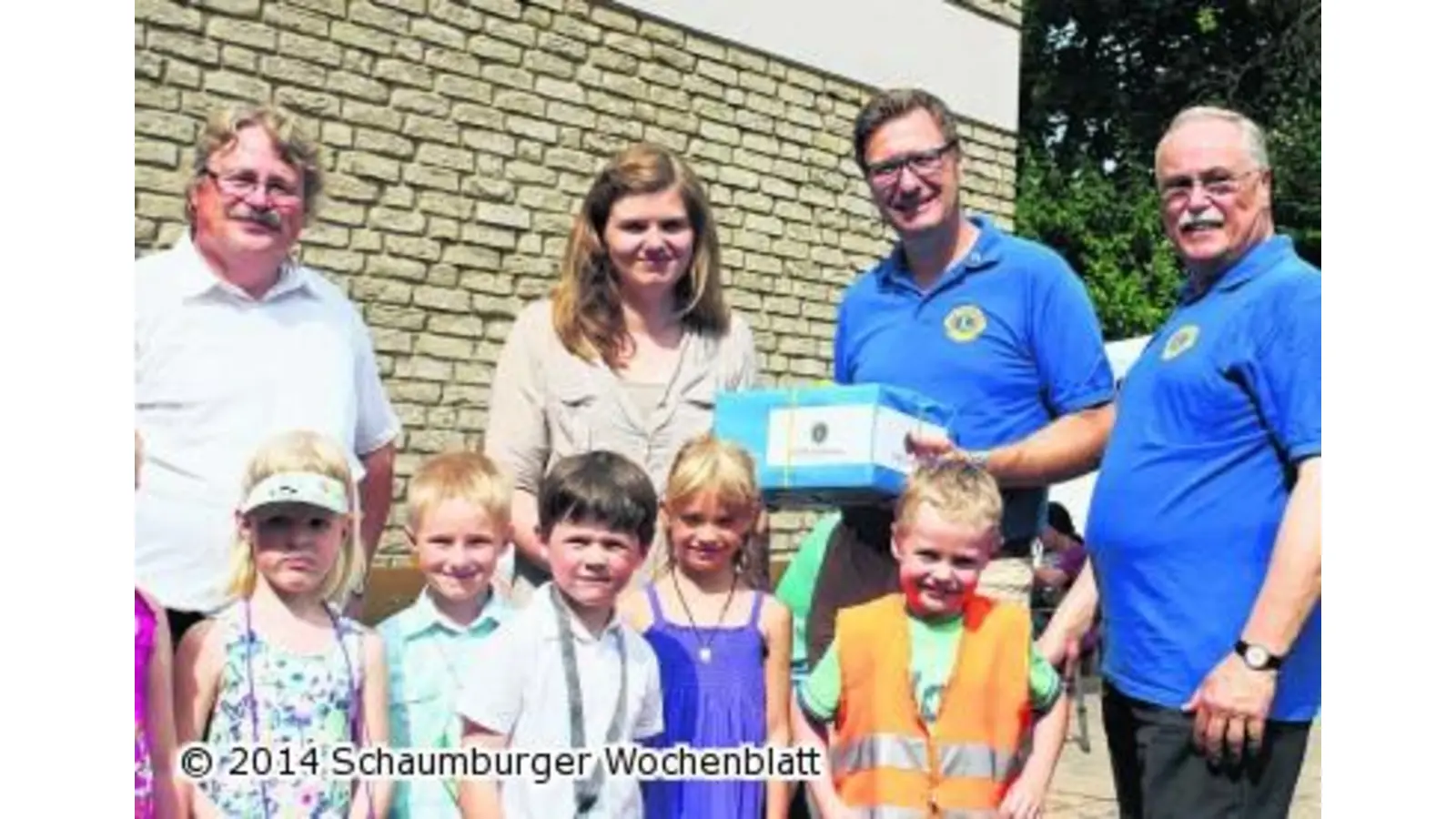 Warnwesten für den Comenius-Kindergarten (Foto: ste)