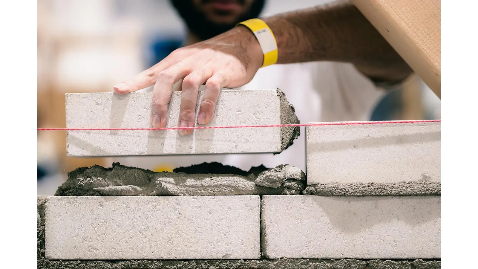 Aus Steinen werden Wohnungen: Maurer sind die Profis, die die Wohnungen im Kreis Schaumburg bauen. Aber der Bau braucht Nachwuchs: Freie Ausbildungsplätze gibt es. (Foto: Florian Göricke)