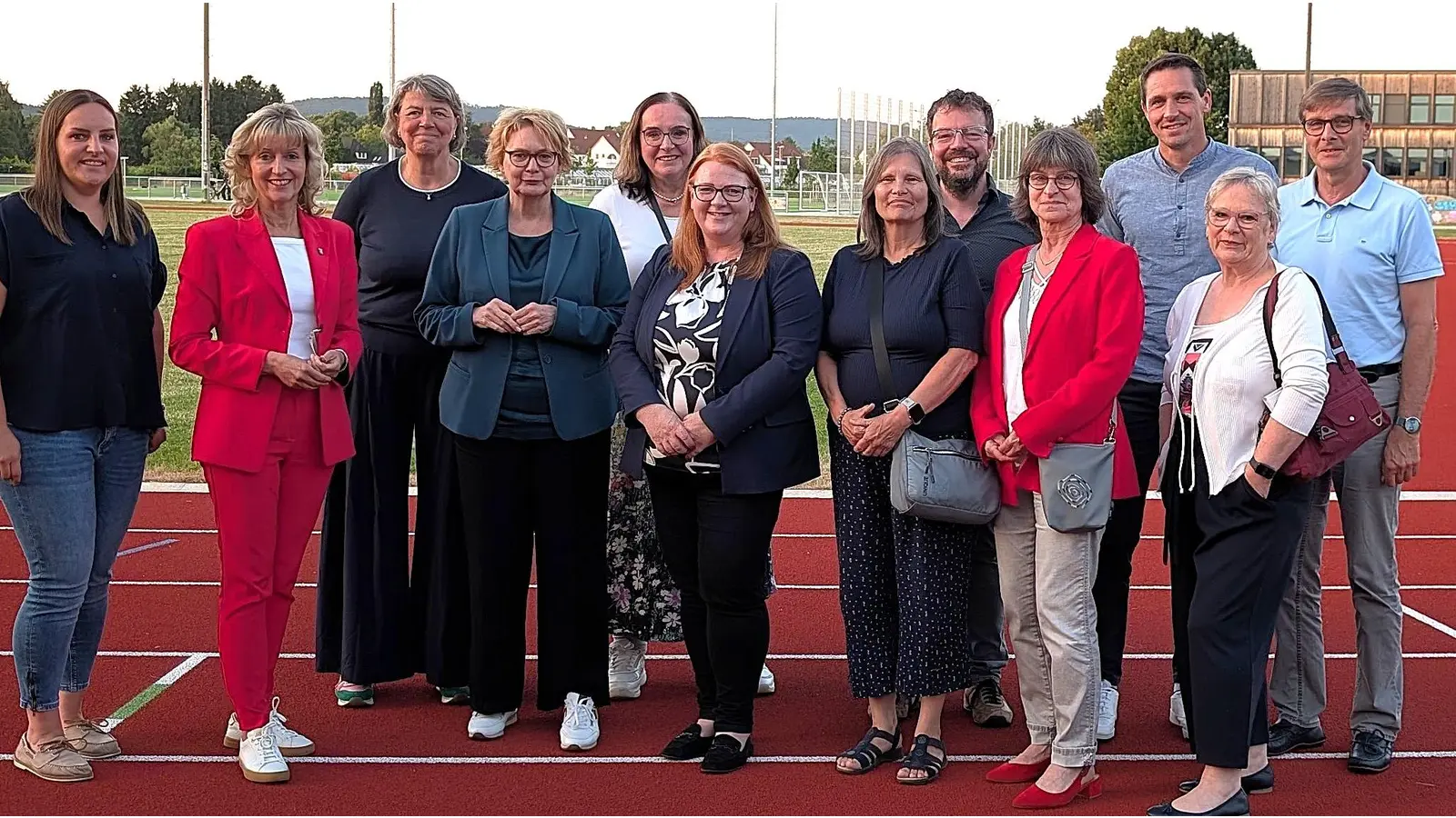Niedersachsens Innenministerin Daniela Behrens ist zu Besuch in Rinteln und stellt klar heraus: Sportvereine und ihre Ehrenamtlichen sind der soziale Kitt der Gesellschaft. (Foto: privat)