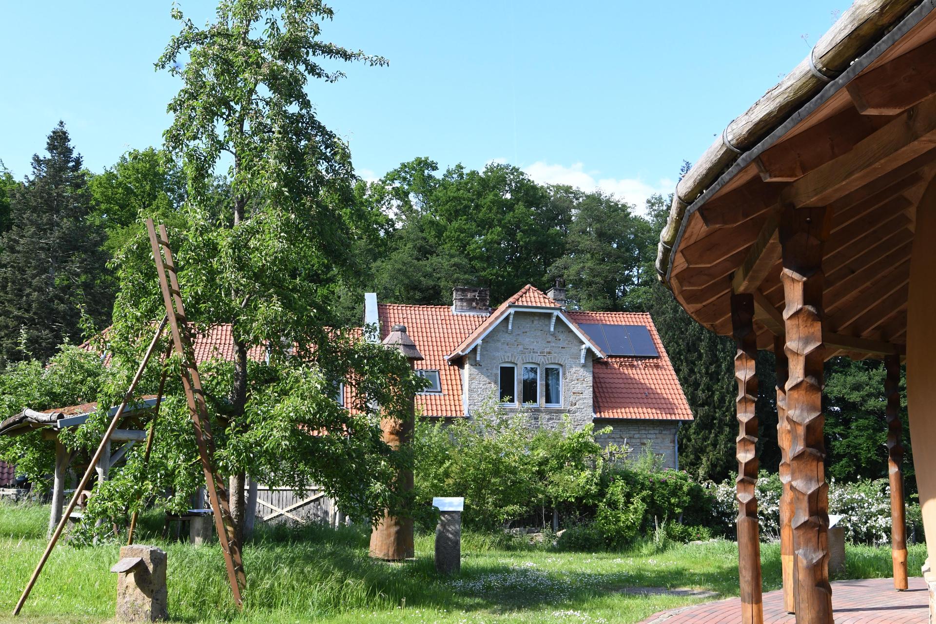 Am Bienenhaus. (Foto: nd)