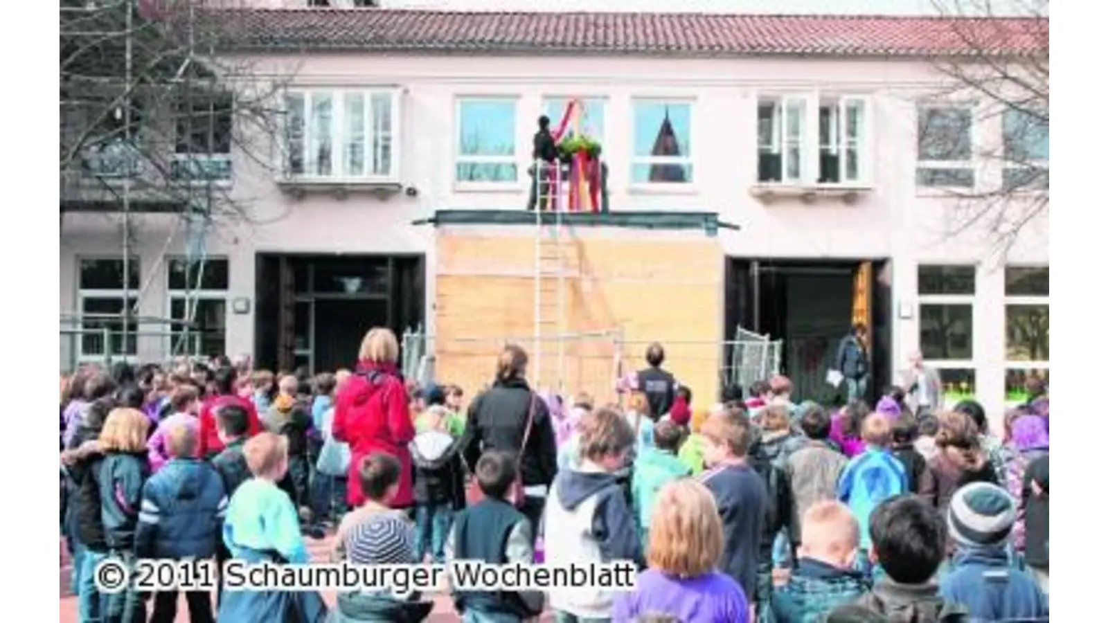 Schule am Stadtturm feiert das Richtfest für den Anbau (Foto: bb)