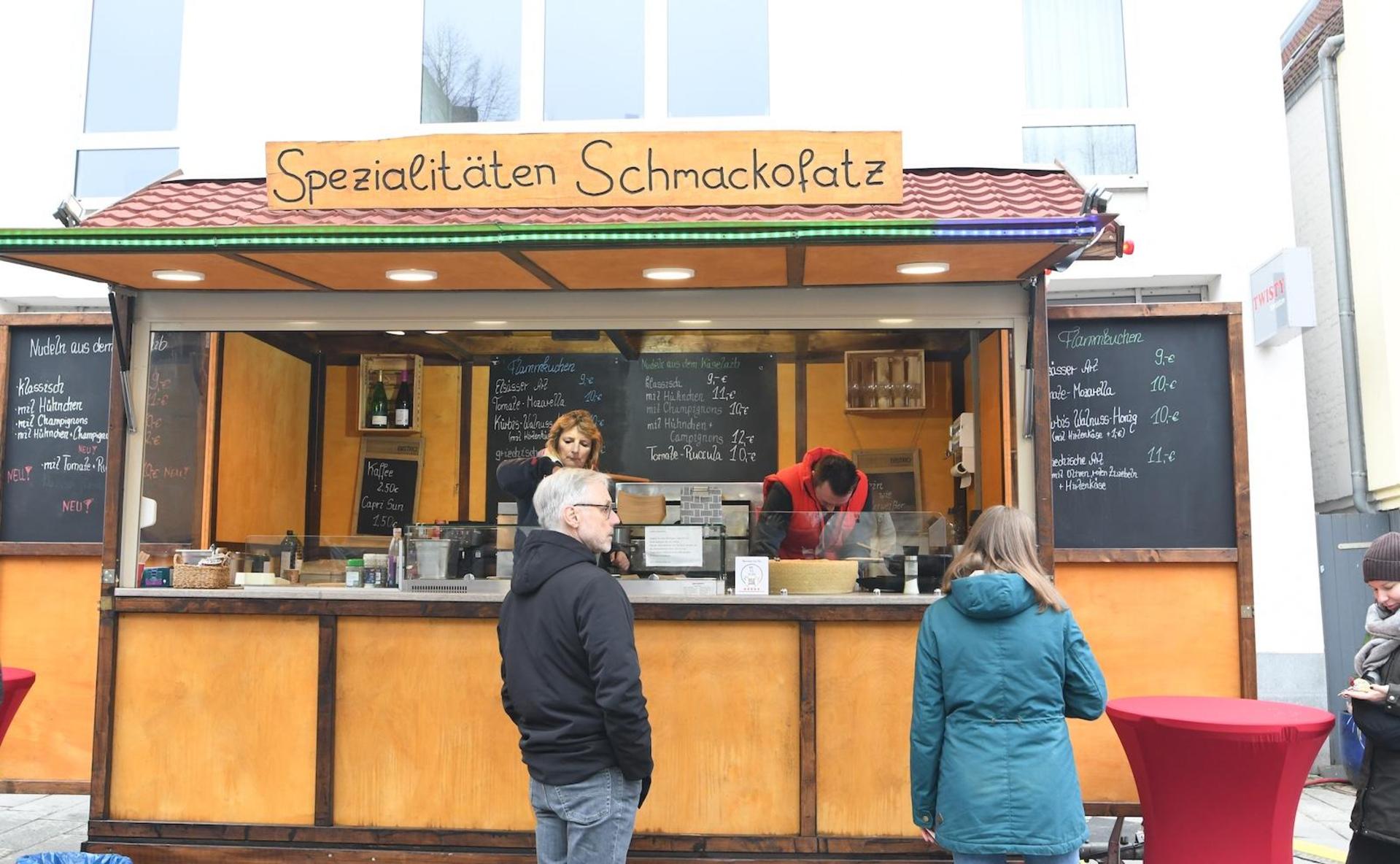 Foodtrucks beim verkaufsoffenen Sonntag im Februar 2026. Schon kurz vor der Ladenöffnung ab 13 Uhr war gut was los in der Innenstadt. (Foto: nd)
