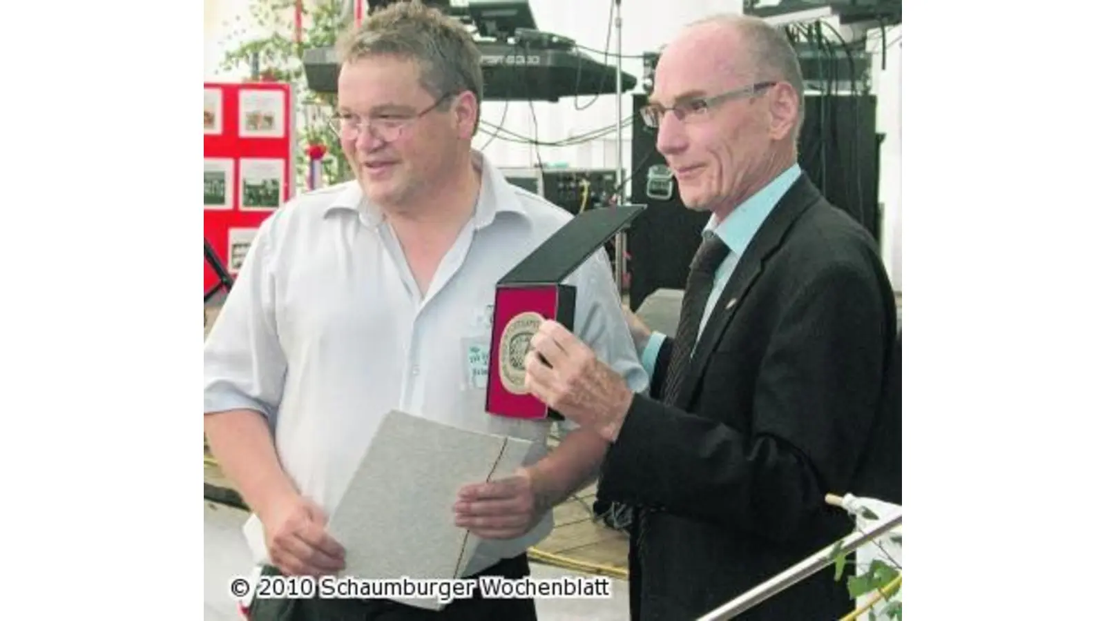 Mit den allerbesten Wünschen für das nächste Jahrhundert der Vereinsgeschichte (Foto: red)