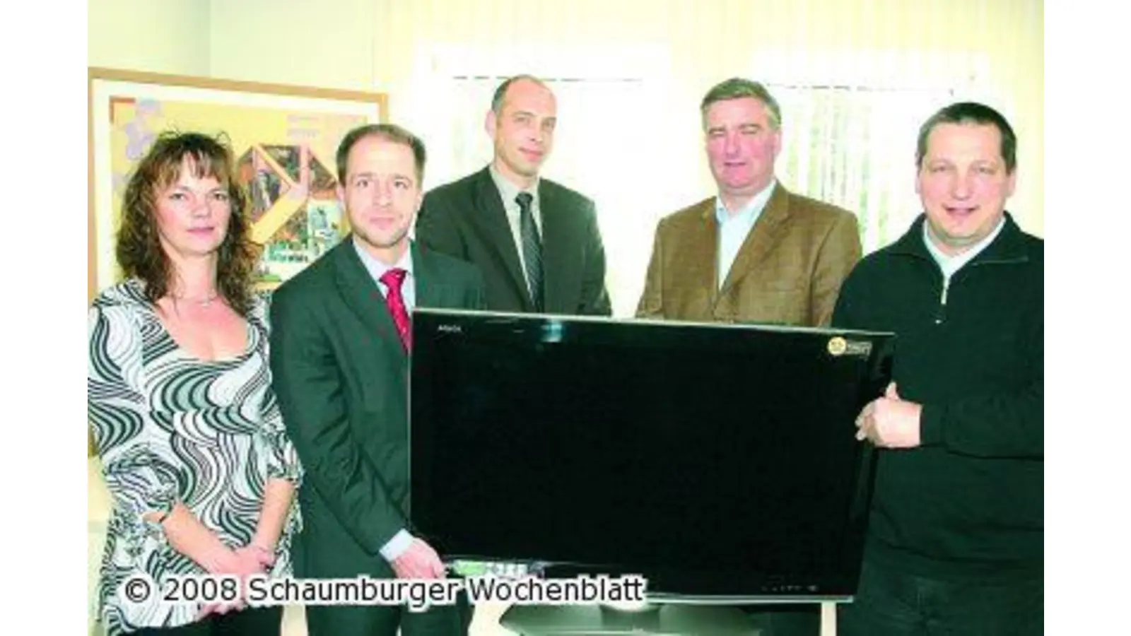 Wendthägerin gewinnt Flachbildfernseher (Foto: bb)