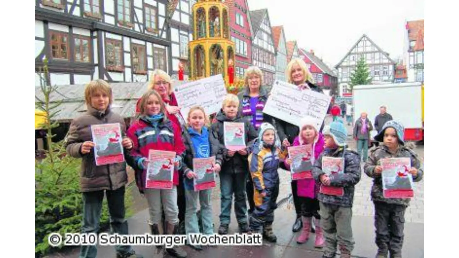Lebenshilfe und Grundschule erhalten Spende (Foto: ste)