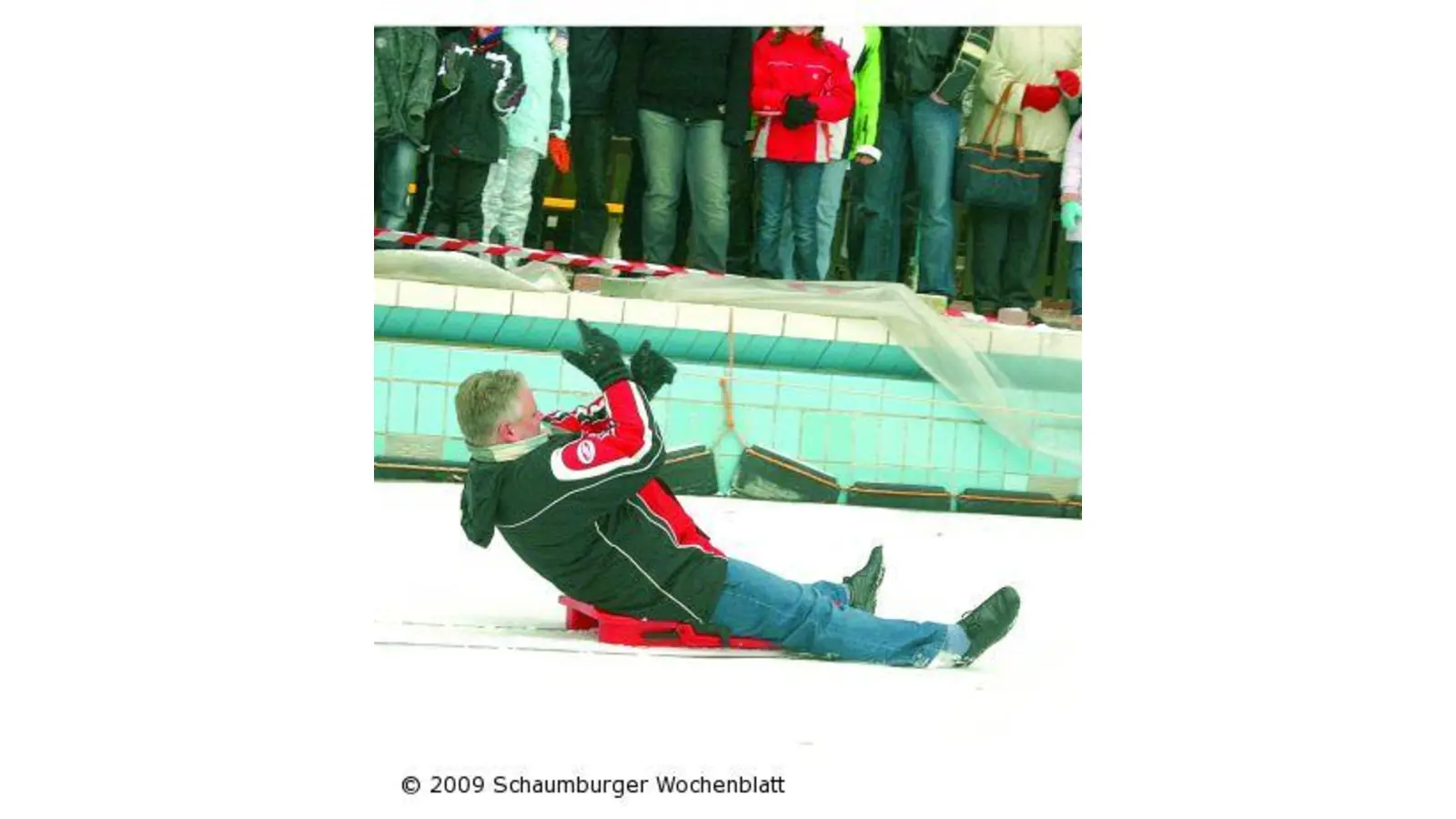 Sonnenbrinkbad-Team fährt mit Prominenten Schlitten (Foto: bb)