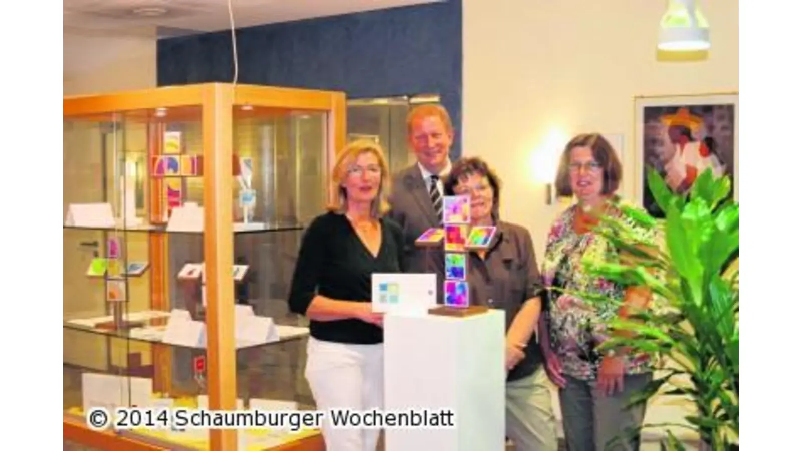 Kreuz präsentiert sich in vielfältigen Farben (Foto: em)