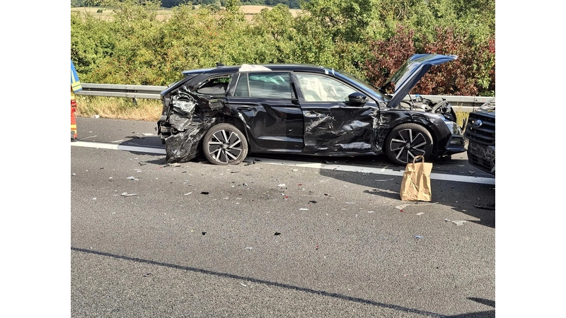 Die Fahrzeuge wurden teils erheblich beschädigt. (Foto: privat)