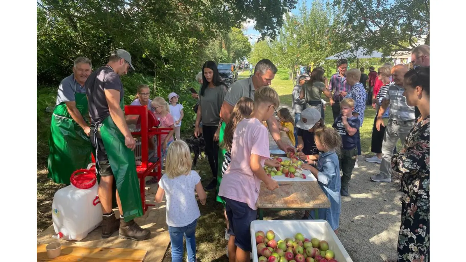 Der Heimatverein Apelern lädt zum Apfel- und Kartoffelfest. (Foto: privat)