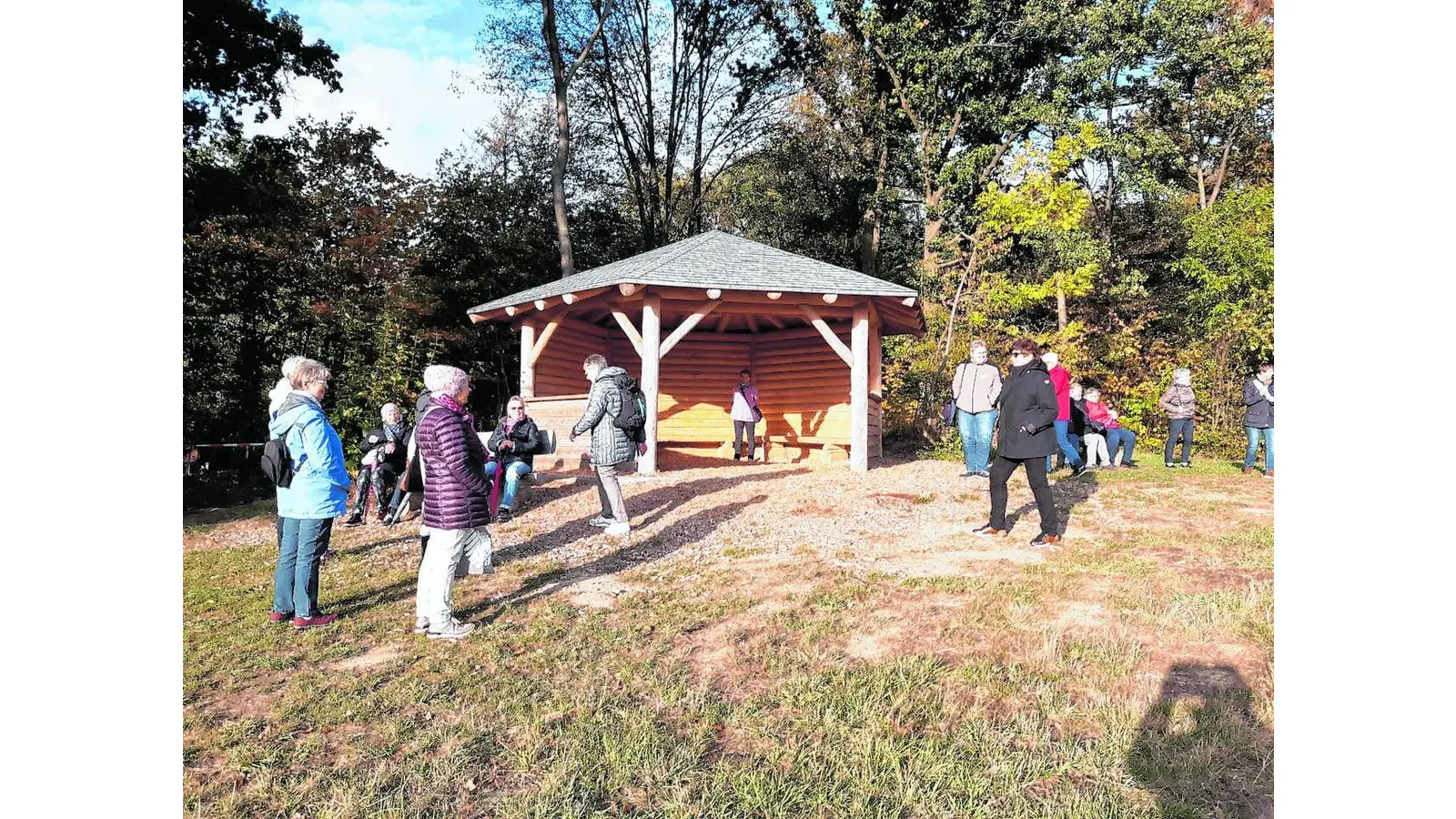 Landfrauen spazieren (Foto: cs)
