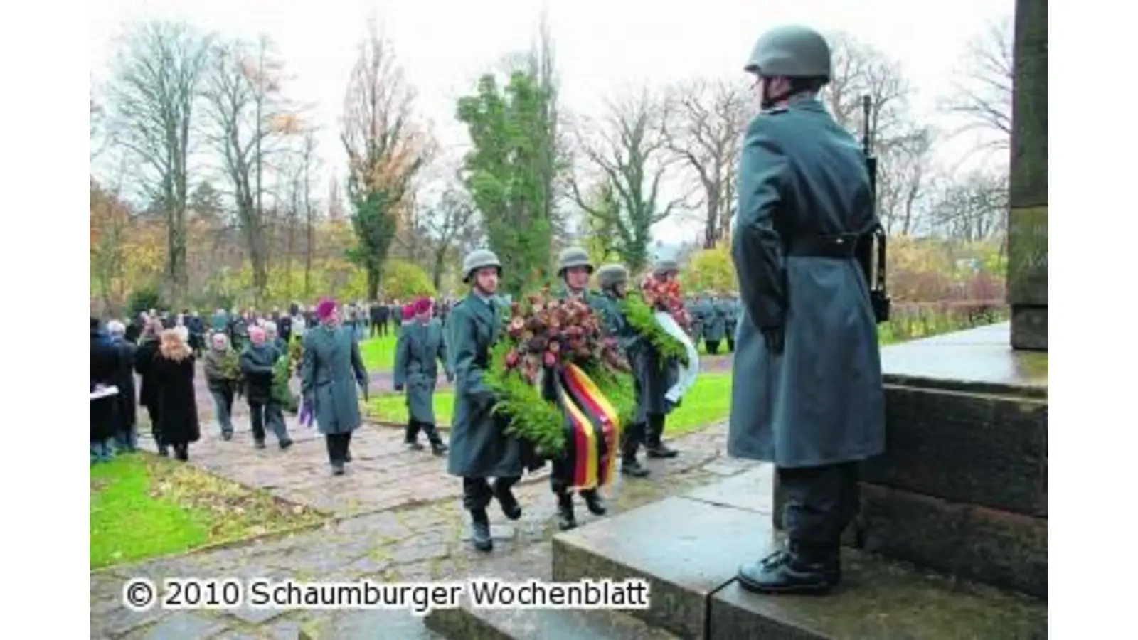 Gedenken am Ehrenmal (Foto: red)