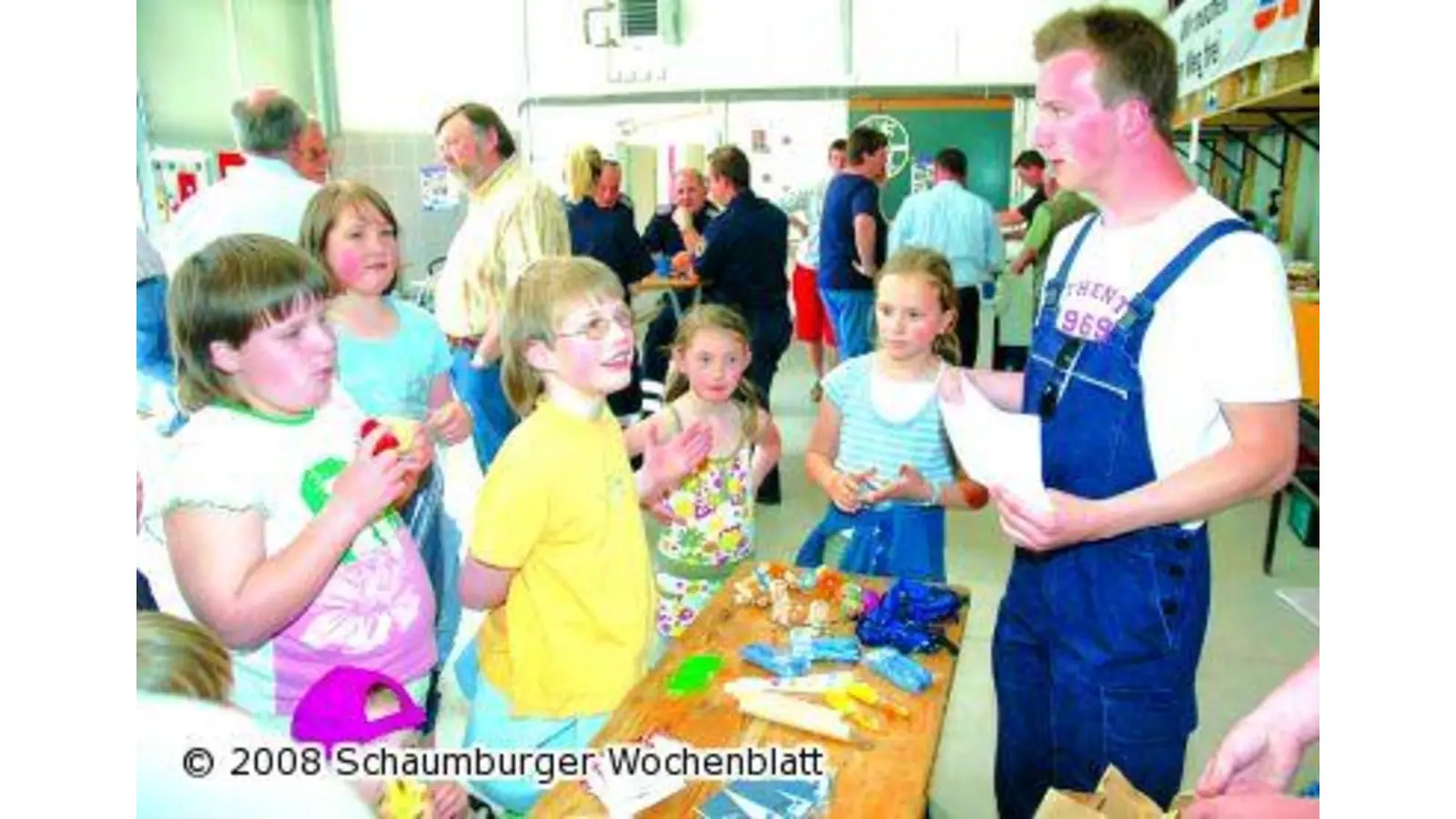 Das Einsatzfahrzeug ist für die Kleinsten das Größte (Foto: wtz)