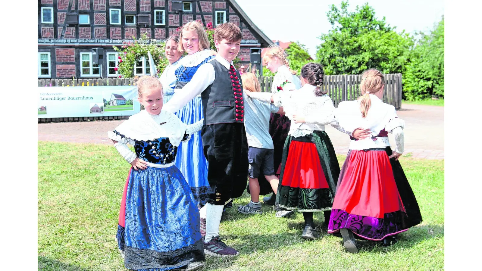 Spannender Bummel durch den Trachtenmarkt (Foto: bb)