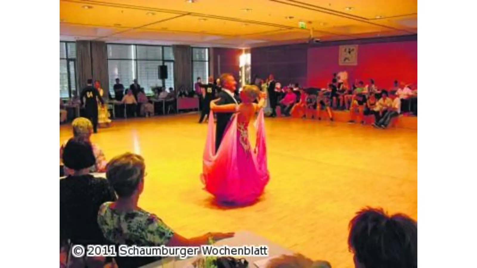 Trotz Hitze geht es im Quickstep übers Parkett (Foto: em)