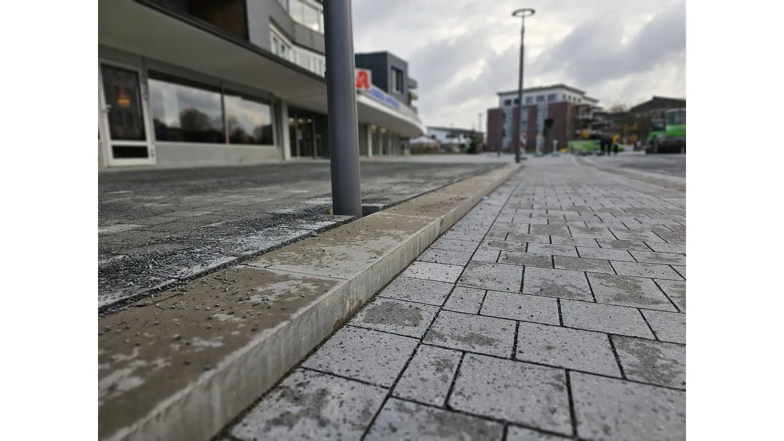 Soll zur besseren Sichtbarkeit farblich markiert werden: Eine Stufe auf dem Barneplatz.