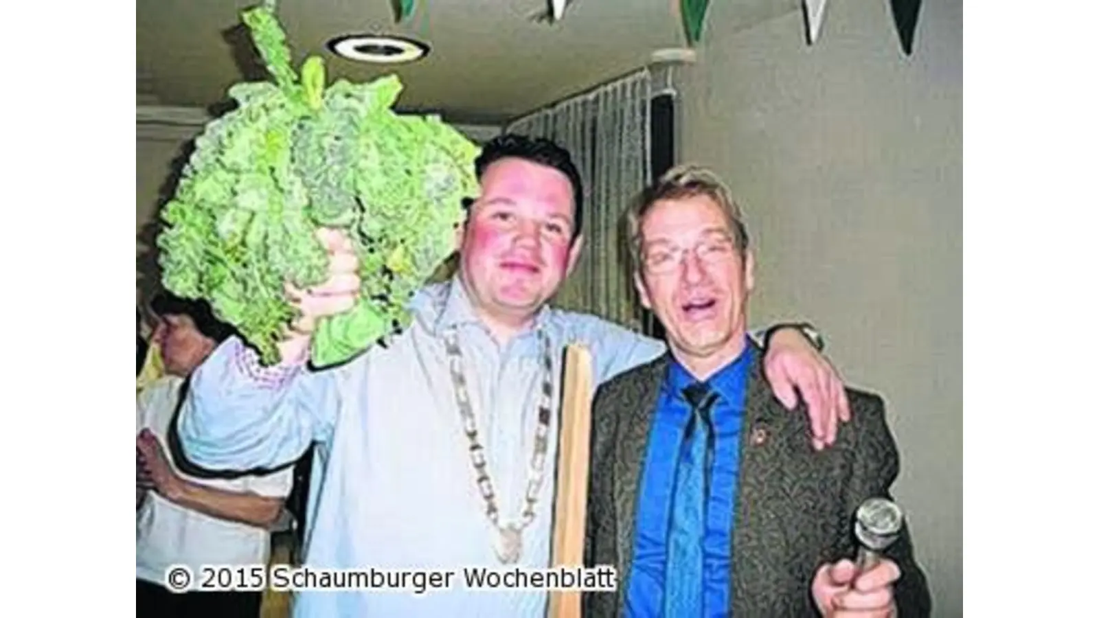 Gut gelaunte Männerrunde findet neuen Kohlkönig (Foto: pd)