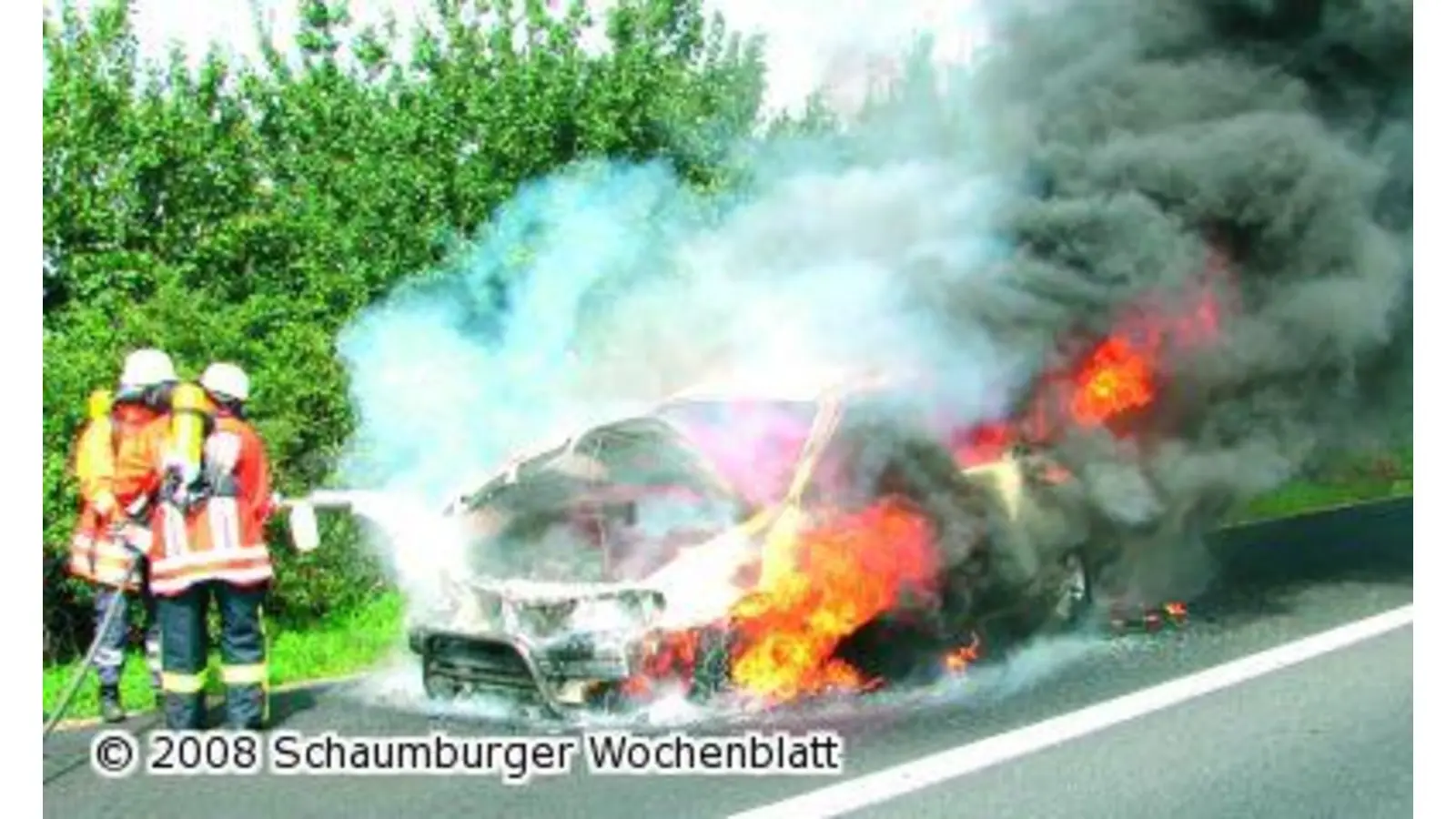 Drei Ortswehren können Totalschaden bei Pkw-Brand nicht verhindern (Foto: sowi)