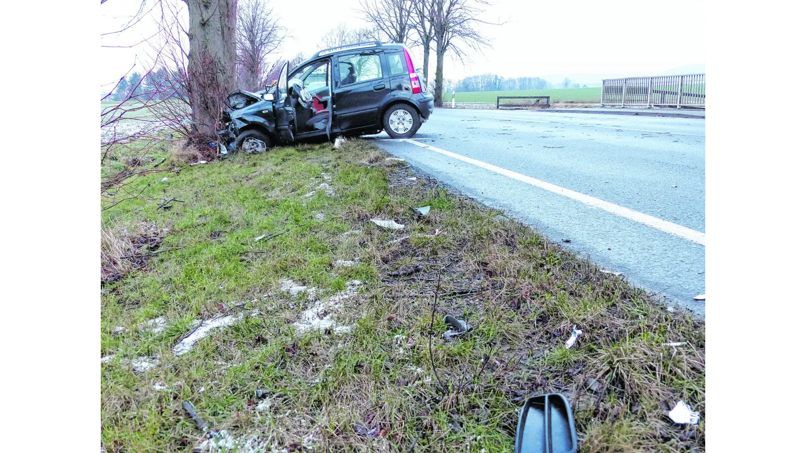 Totalschaden auf der Bundesstraße (Foto: al)