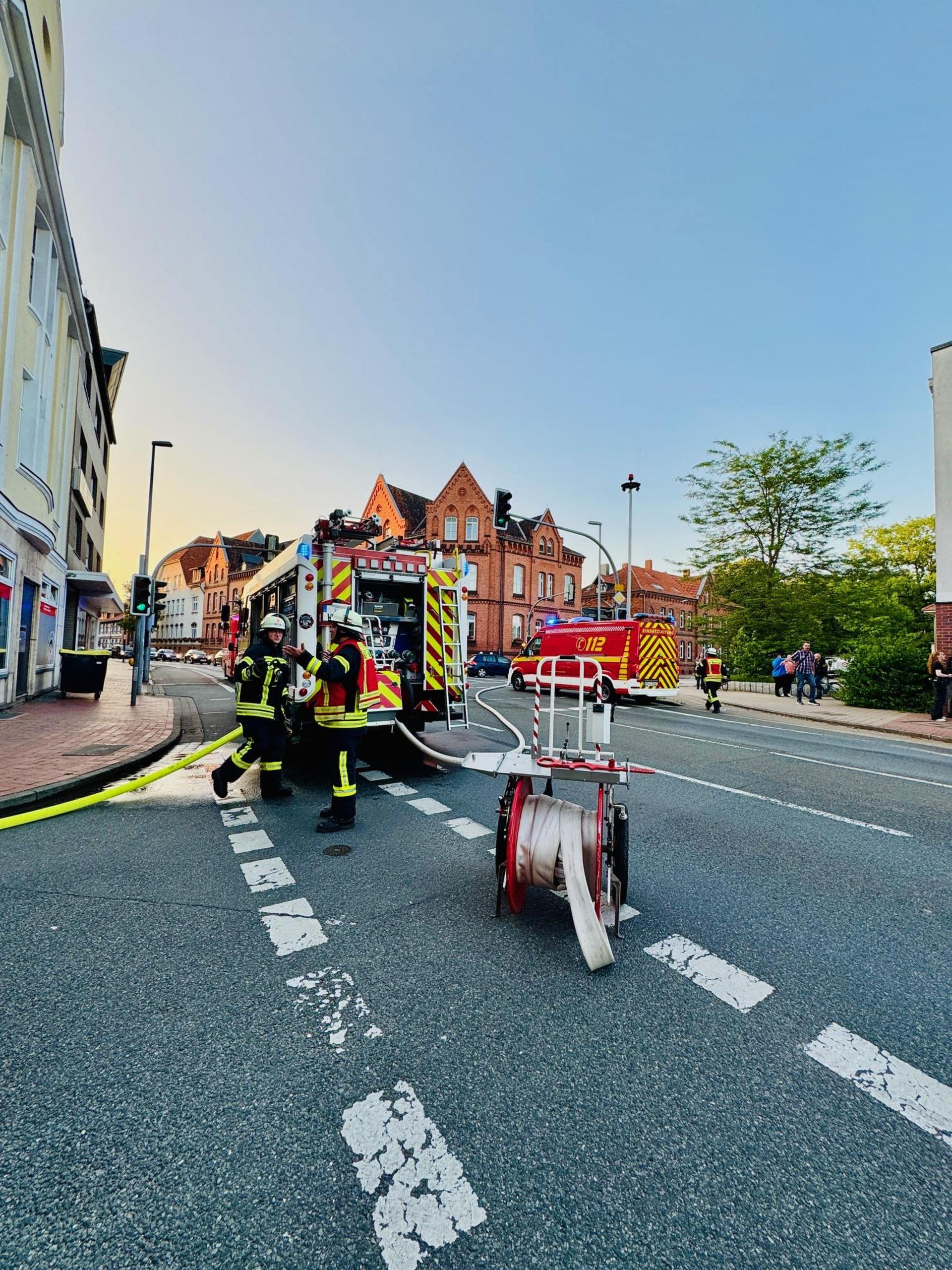 Die Feuerwehr im Einsatz. (Foto: Feuerwehr)
