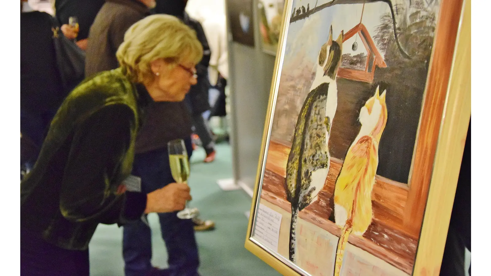 Kunst liegt ja bekanntlich im Auge des Betrachters und bis zum 22. November können sich Kunstinteressierte in vielen Geschäften der Rintelner Innenstadt an den Werken der teilnehmenden Künstler erfreuen.  (Foto: ste)