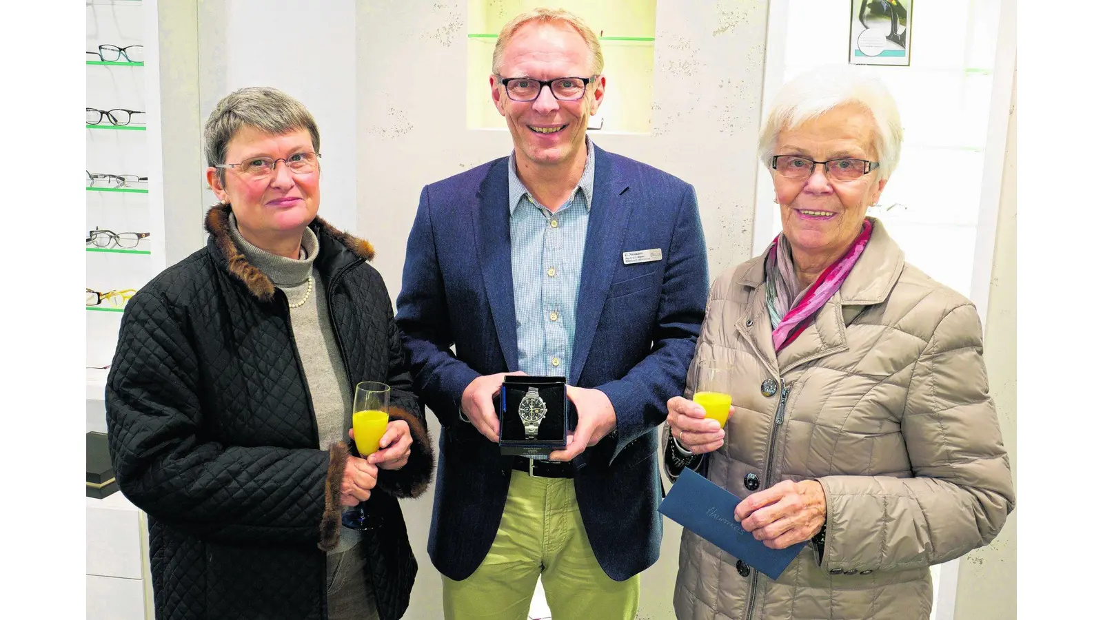 Preise des Gewinnspiels übergeben (Foto: wa)