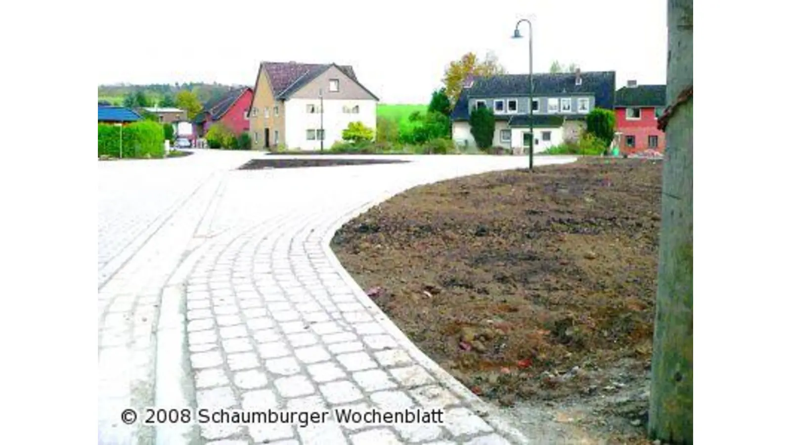 Neue Wartehalle ist aus historischem Sandstein (Foto: al)