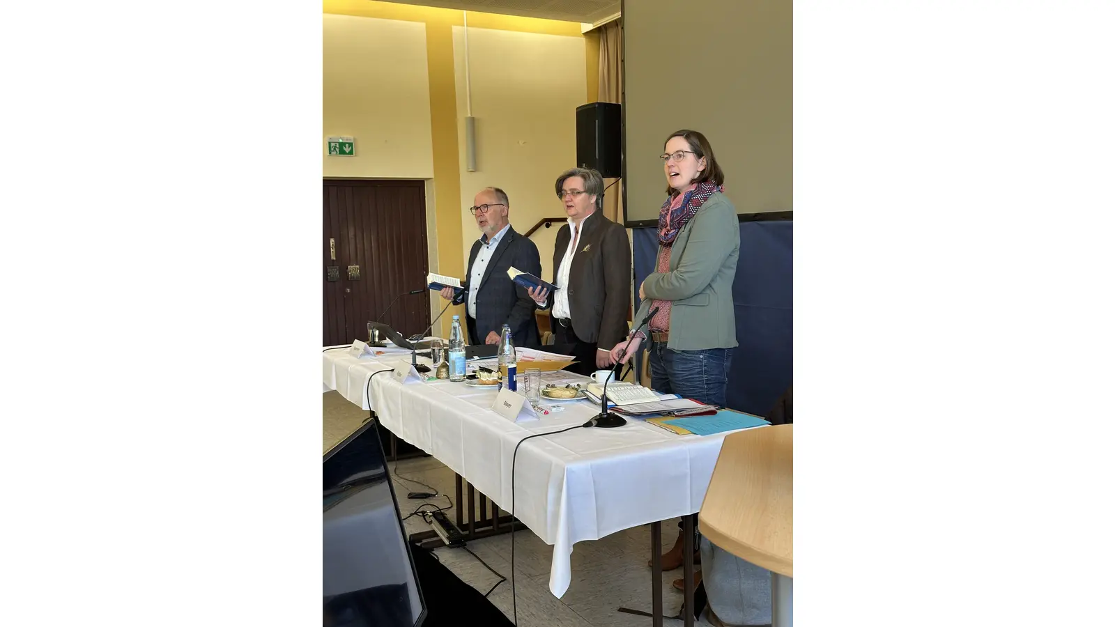 Dietmar Hasemann, Daniela Röhler (Synodenpräsidentin) und Christiane Meyer gehören zu den Mitgliedern des Präsidiums der Landessynode, das turnusgemäß mit dem 31.12.2025 außer Dienst geht.  (Foto: privat)