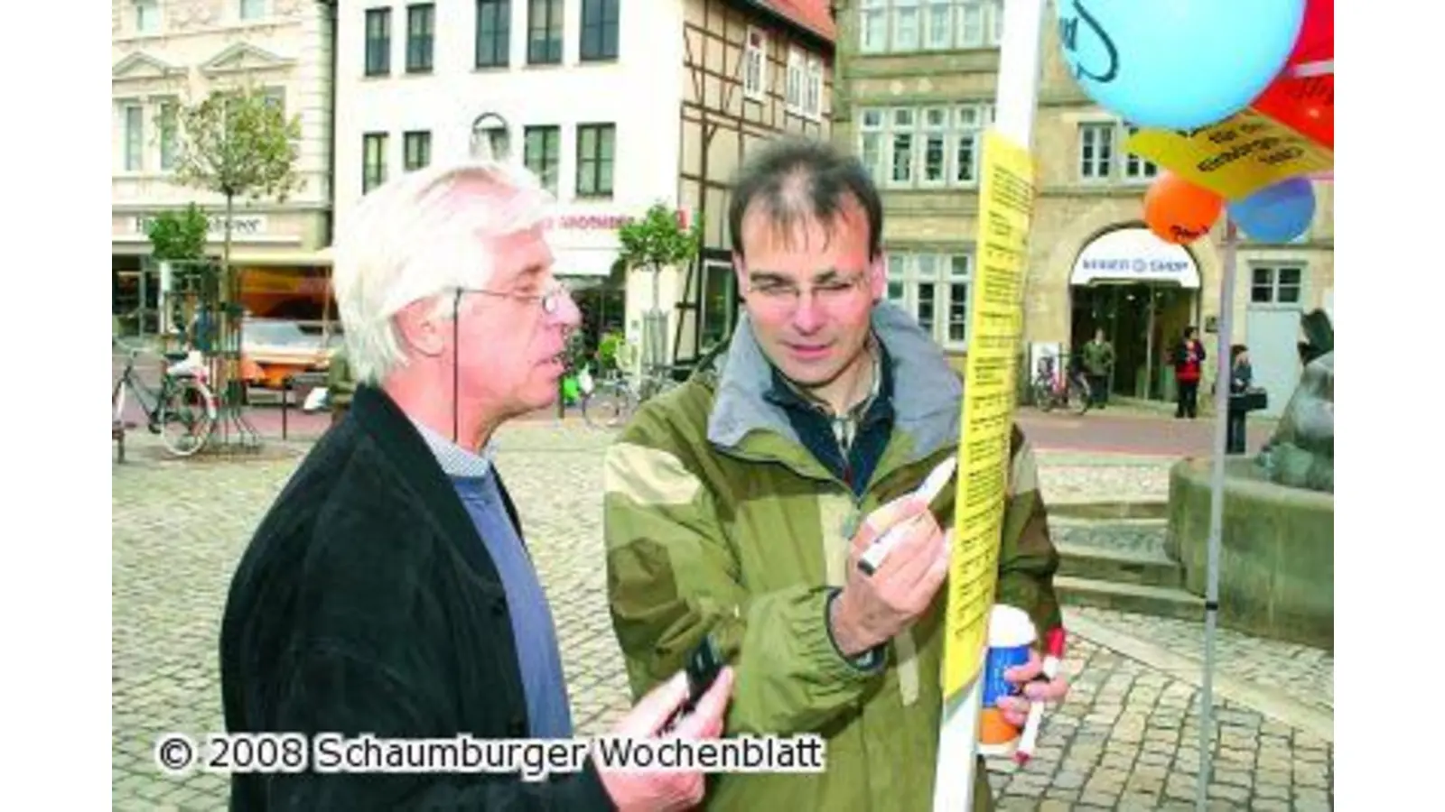 Schaumburger versuchen sich am Einbürgerungstest (Foto: bb)