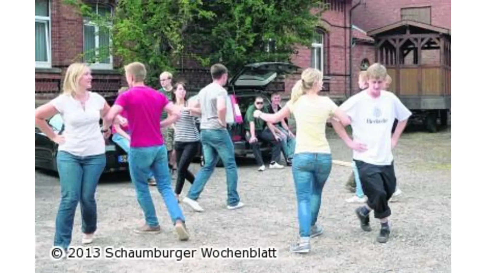 Reigentanz in der Lindenstraße (Foto: al)