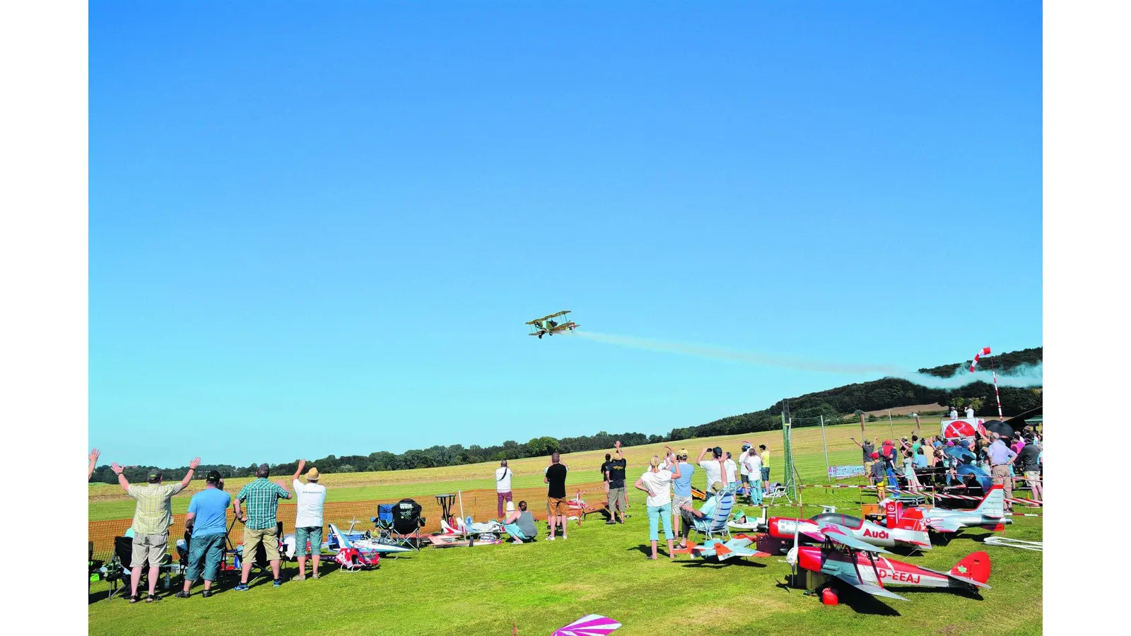 Frachtmaschinen werfen Bonbons ab (Foto: em)
