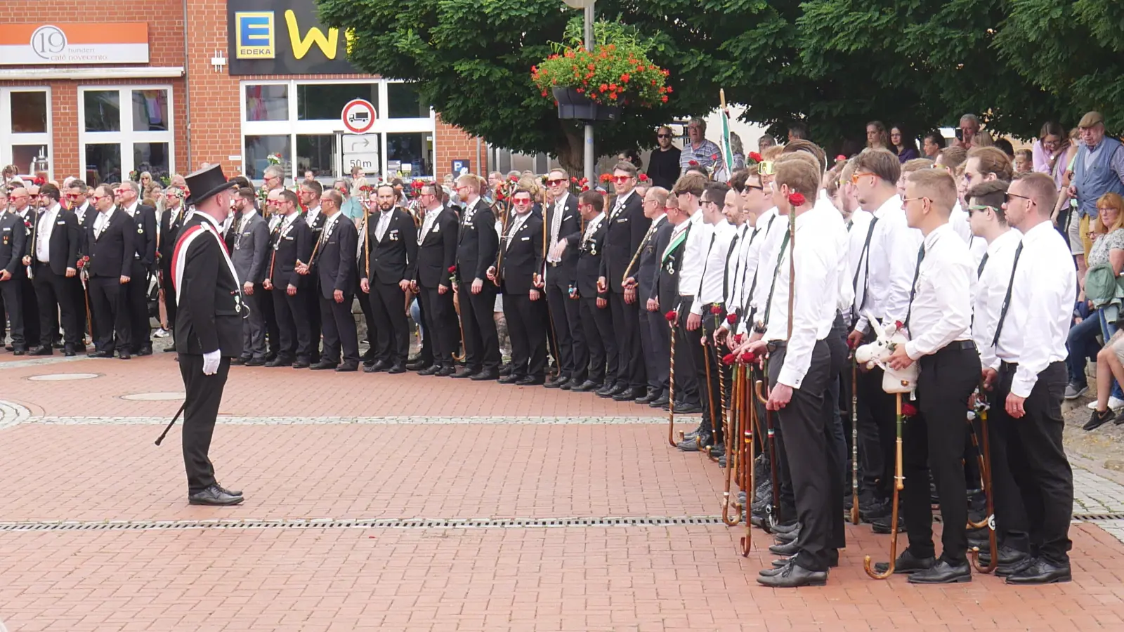 Der Festumzug formiert sich. (Foto: gk)