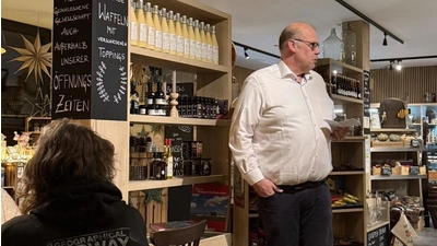 Spricht zu den Gästen: Jörg Zschetzsche. (Foto: red)