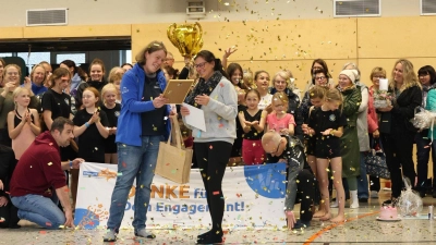 Als Vereinsheldin von Katharina Lika (li.) ausgezeichnet: Anke Dziony. (Foto: privat)