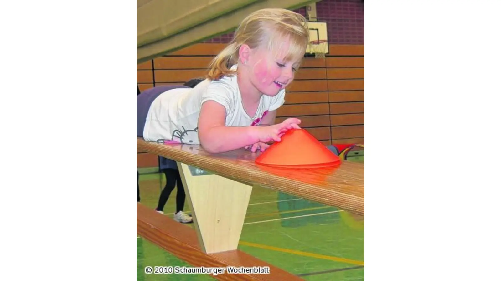 Kinder turnen aus dem Jahr (Foto: em)