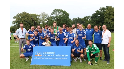 Erstmals holt sich der MTV Rehren A./R. den Masters-Pokal. (Foto: bb)