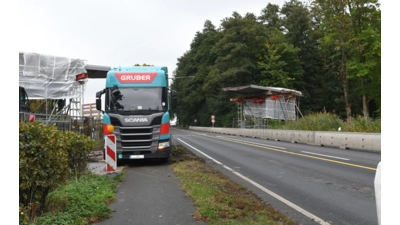 Am heutigen Mittwoch wurden bereits am Vormittag weitere Bauteile angeliefert. (Foto: nd)