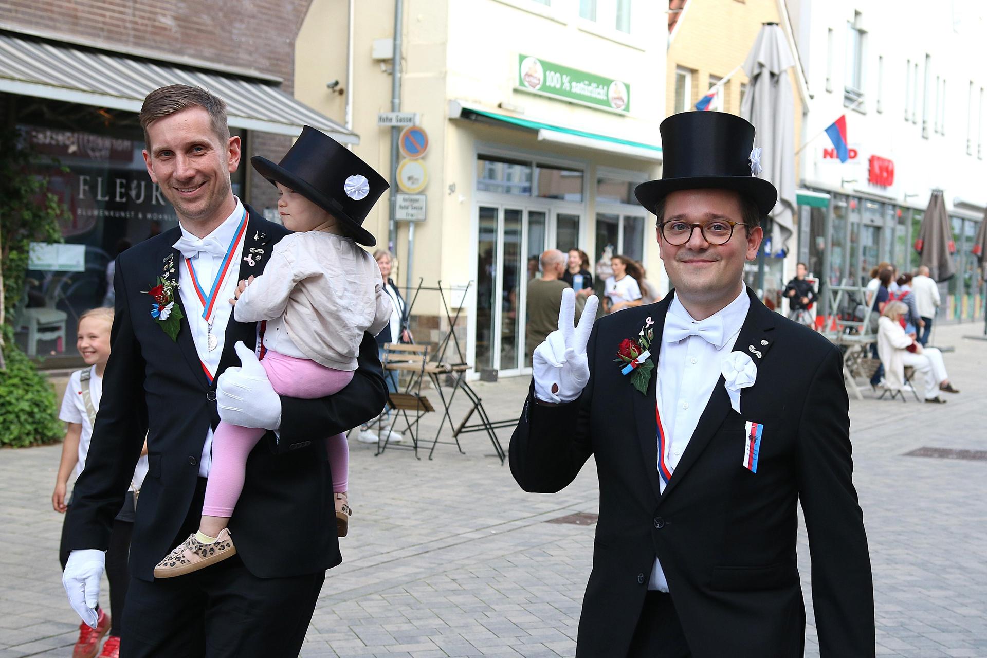 Die Stadthäger haben am Mittwoch den Start des Schützenfestes fröhlich gefeiert.  (Foto: bb)