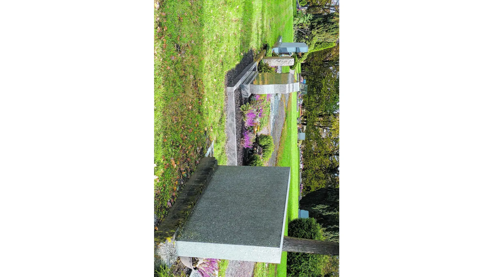 Auf dem Friedhof wird es zum Teil deutlich teurer (Foto: al)