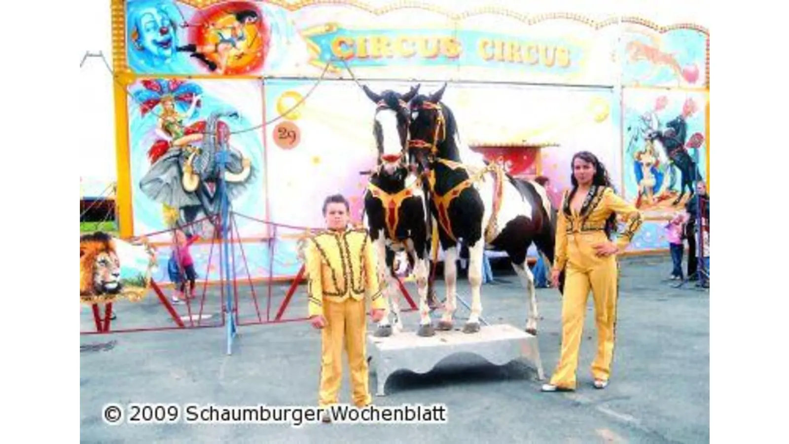 Akrobatik und Humor unter dem Zirkuszelt (Foto: mk)