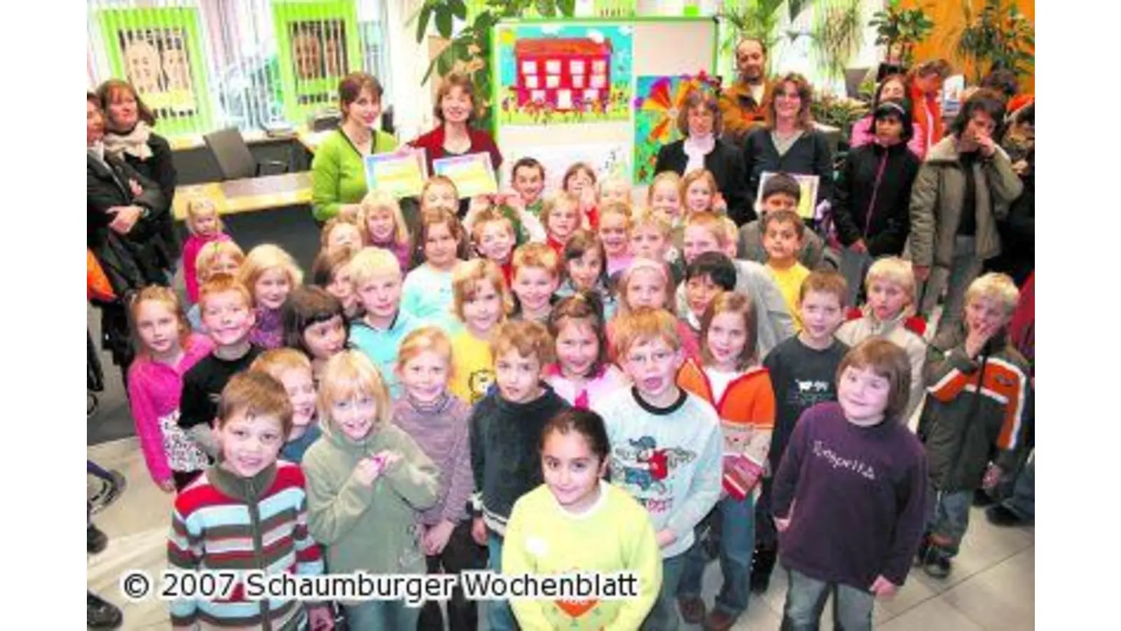 Kleine Künstler in Kundenhalle (Foto: ih)