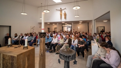 Alle Plätze und noch mehr belegt: Das Interesse an den Feierlichkeiten zu 50 Jahre Gemeinde St. Johannes ist hoch. (Foto: privat)