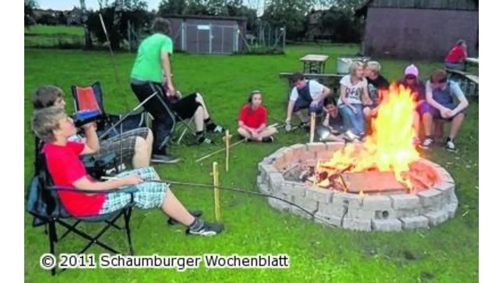 Die Jugendfeuerwehr richtet sich im Hotel Gerätehaus wohnlich ein (Foto: wtz)