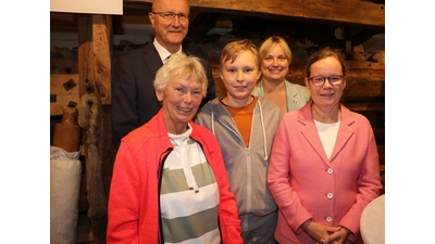 Karsten Becker, Gisela und Niklas Bredthauer, Marja-Liisa Völlers und Lu Seegers (v.l.). (Foto: HANS-HEINER GIEBEL)