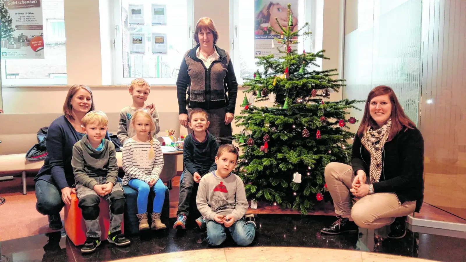Weihnachtlicher Besuch in der Bank (Foto: di)