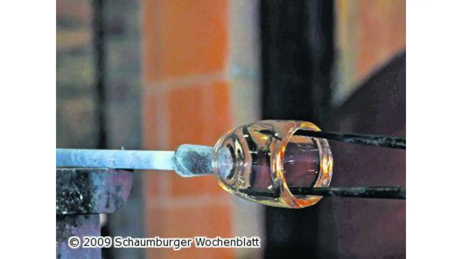 Glasmacher fertigen kostbare Weinpokale (Foto: red)